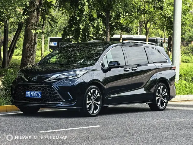 Toyota Granvia 2022 2.5L Hybrid Premium Edition