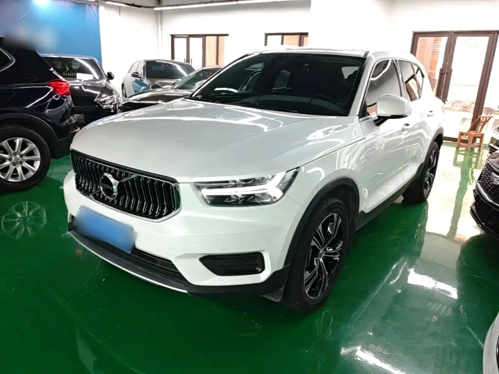 Volvo XC40 2022 Model T4 AWD Smart Vision Luxury Edition