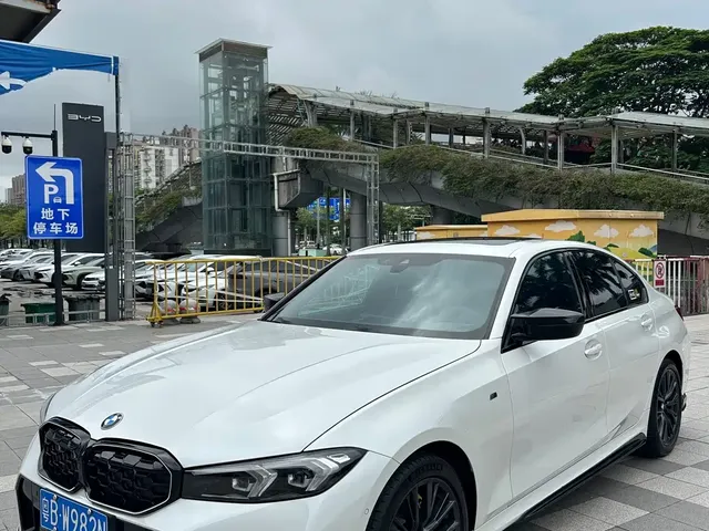 BMW 3 Series 2023 325i M Sport Black Night Package