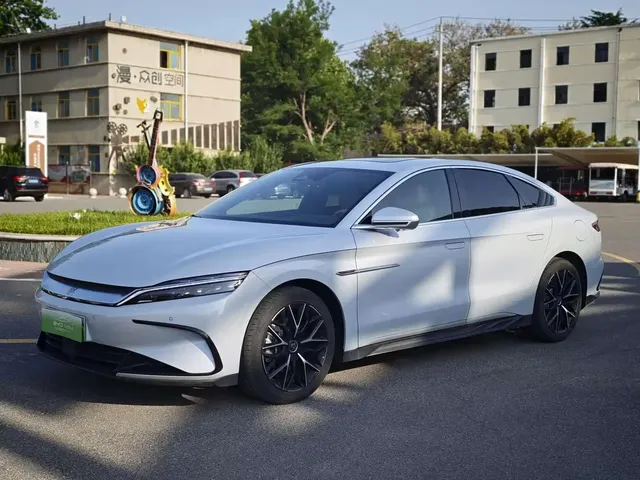 BYD Han 2025 DM-i Smart Driving Edition 125KM Honor