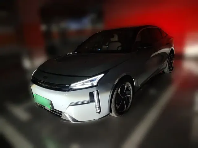 Geely Galaxy L6 2024 125km PLUS Soaring Dragon Edition