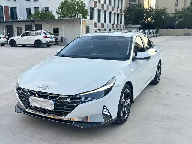 Hyundai Elantra 2021 1.5L CVT LUX Premium Edition