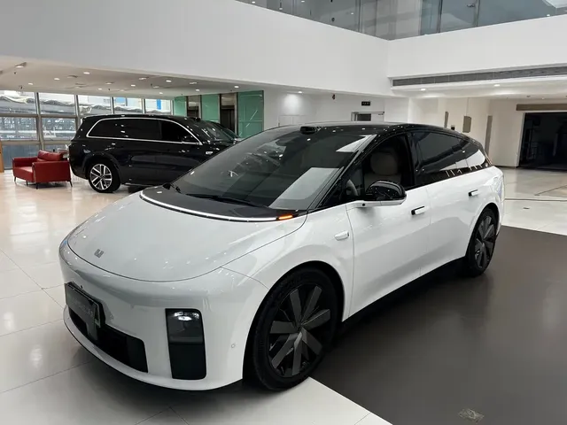 Li Auto i6 2025 4WD Base Model