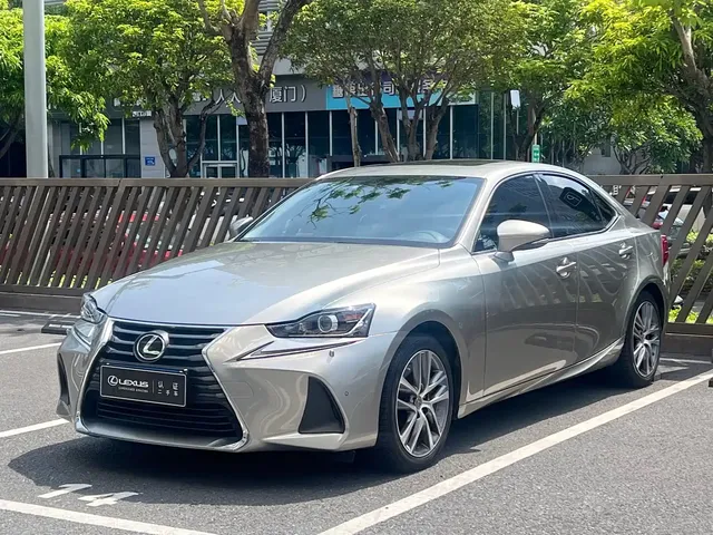 Lexus IS 2017 300 Leading Edition