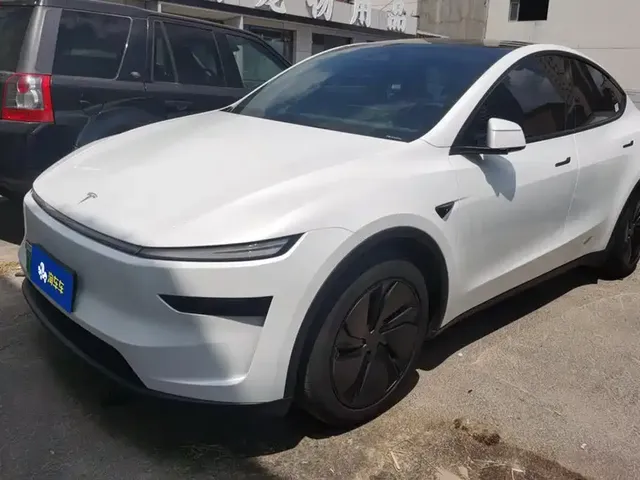 Tesla Model Y 2025 Model Rear-Wheel Drive Launch Edition