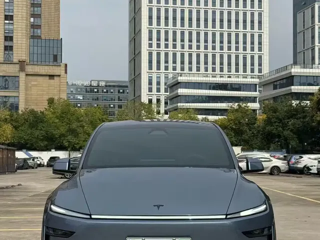 Tesla Model Y L 2025 Facelift Long Range AWD