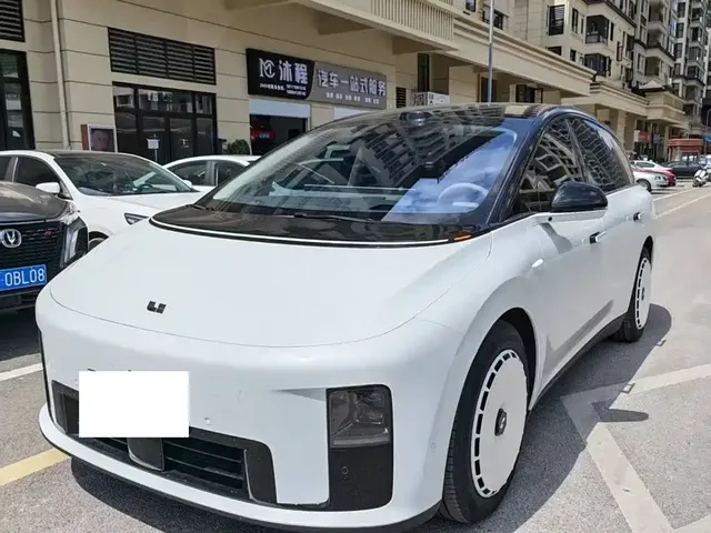 Li Auto Li i8 2025 Standard Edition