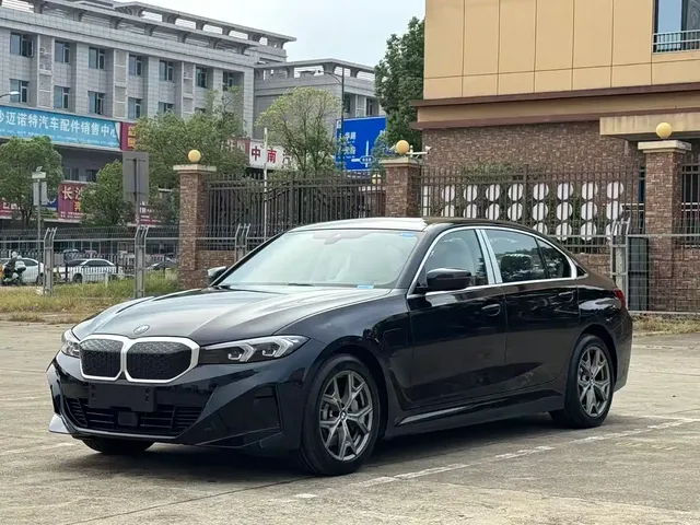 BMW i3 2025 eDrive 35 L