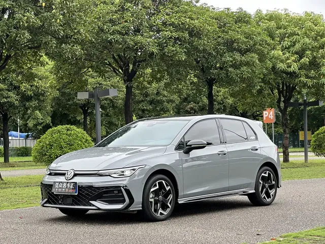 Volkswagen Golf 2025 Facelift 300TSI R-Line