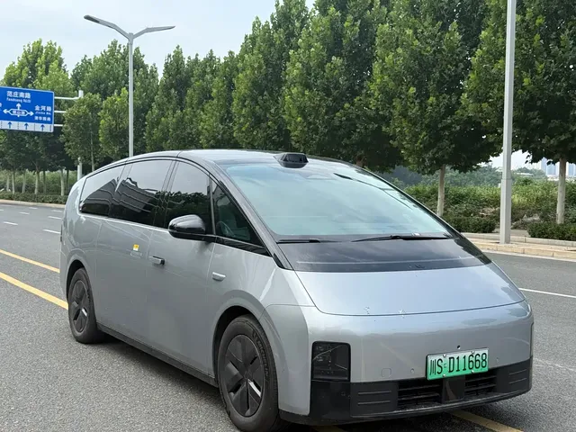 Li Auto MEGA 2024 Ultra