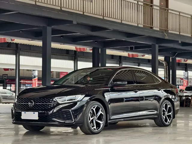 Volkswagen Passat 2023 Facelift 330TSI Starlight Luxury Edition