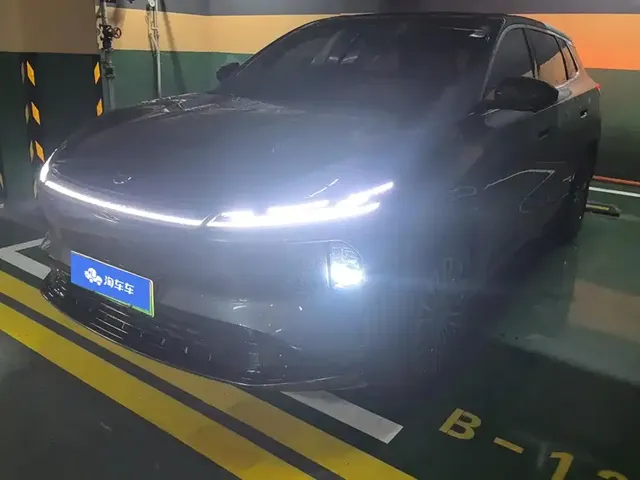 Dongfeng Aeolus L8 2025 Plug-in Hybrid