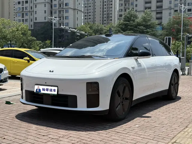 Li Auto i6 2025 2WD Base Model