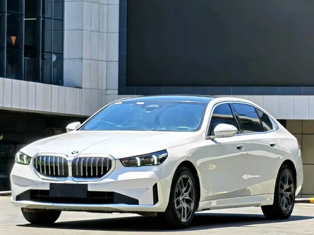 BMW 5 Series 2025 530Li Leading M Sport Package