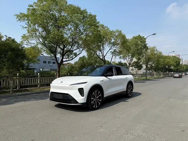 NIO ES8 2023 75kWh Executive Edition