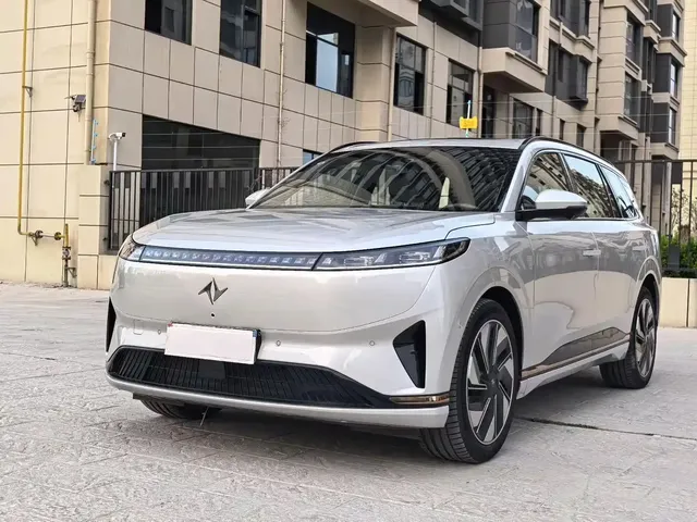 Dongfeng Yipai eπ008 2025 210Ultra Ruyi Edition 5-Seater