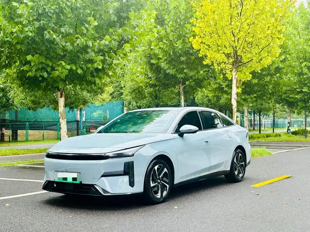 Geely Galaxy L6 2024 125km PLUS Soaring Dragon Edition