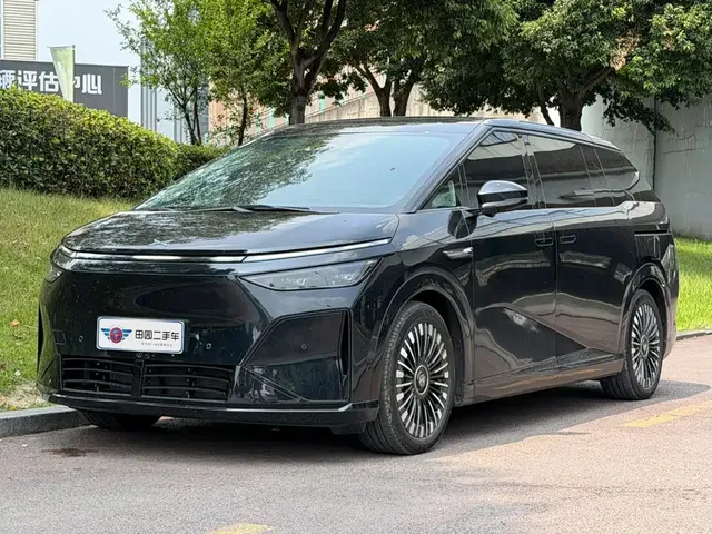 XPeng X9 2025 Extended Range Edition