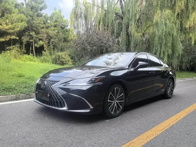 Lexus ES 2021 300h Luxury Edition