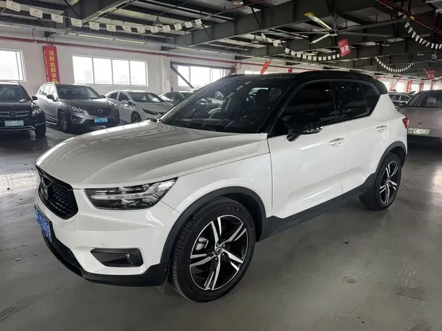 Volvo XC40 2020 T4 AWD Momentum Sport Edition