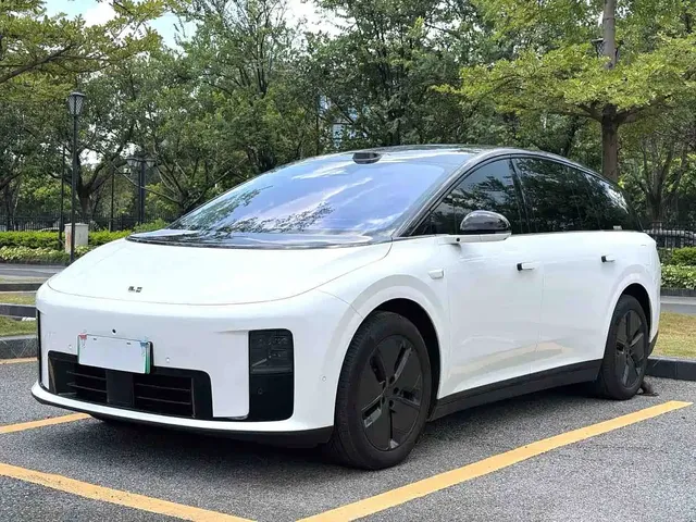 Li Auto Li i8 2025 Standard Edition