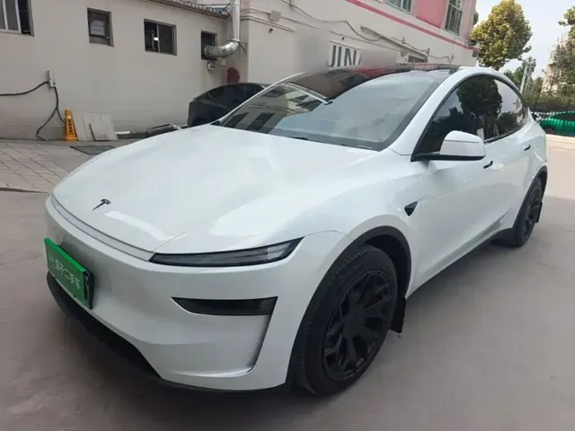 Tesla Model Y L 2025 Facelift Long Range AWD