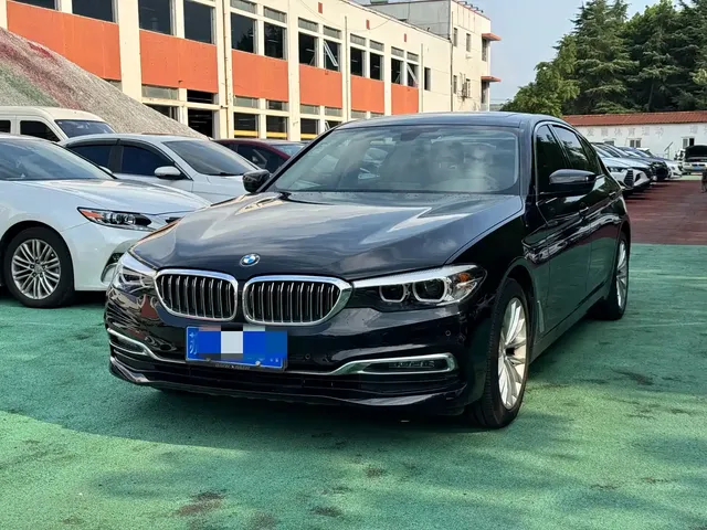 BMW 5 Series 2019 525Li Luxury Package