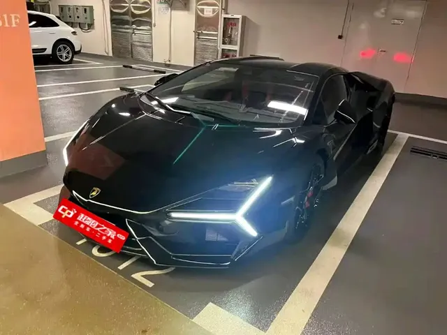 Lamborghini Revuelto 2023 6.5L PHEV Standard