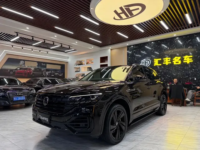 Volkswagen Touareg 2021 3.0TSI Sharp Edition with Gloss Black Sports Package