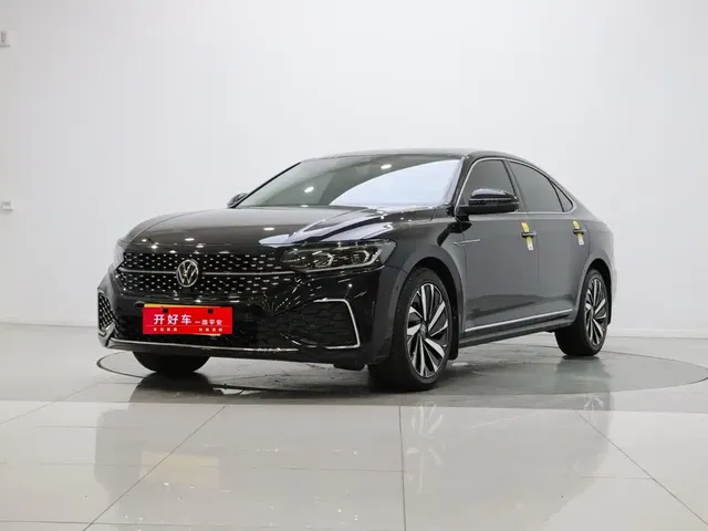Volkswagen Passat 2022 330TSI Starlight Luxury Edition