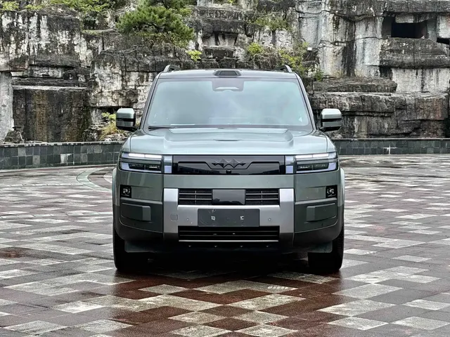 Fang Cheng Bao Titanium 7 2025 AWD Base Model
