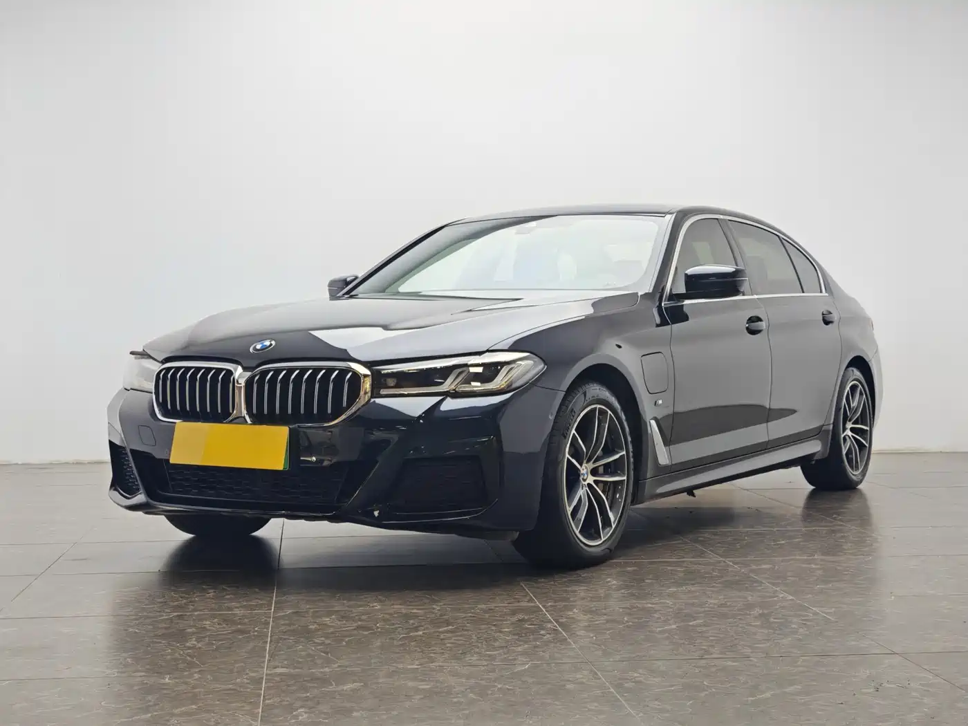 BMW 5 Series New Energy 2021 535Le M Sport Package