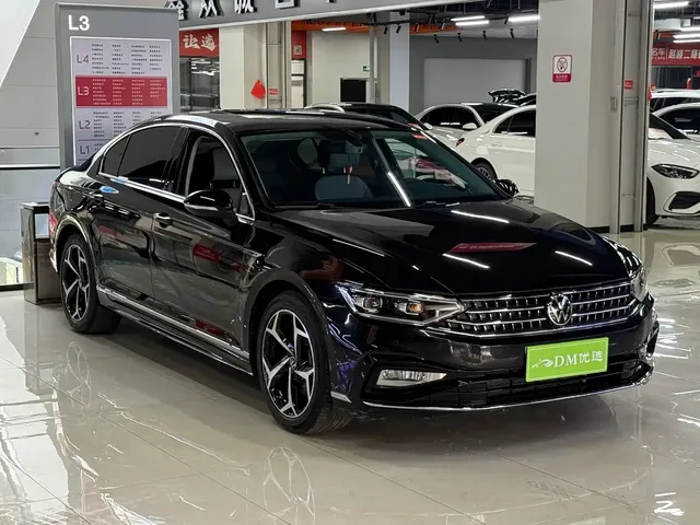 Volkswagen Magotan 2023 2 Million Units Anniversary Edition 330TSI DSG Leading Type
