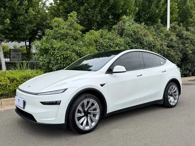 Tesla Model Y 2026 Facelift Long Range Rear-Wheel Drive