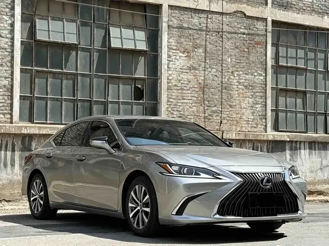Lexus ES 2018 300h Excellence Edition China V