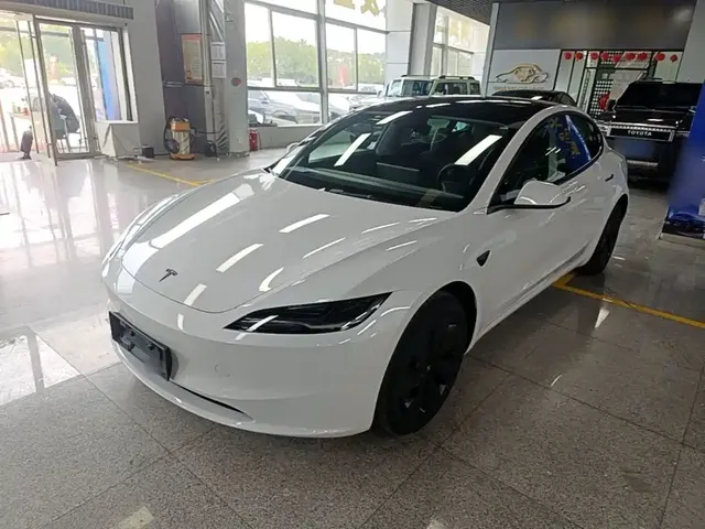 Tesla Model 3 2025 Model Year Facelift Rear-Wheel Drive