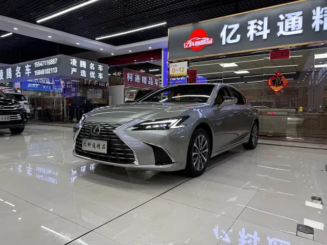 Lexus ES 2025 300h Ultimate Edition