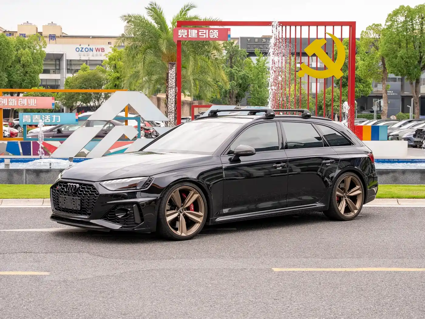 Audi RS 4 2023 Model RS4 Avant Dark Gold Edition