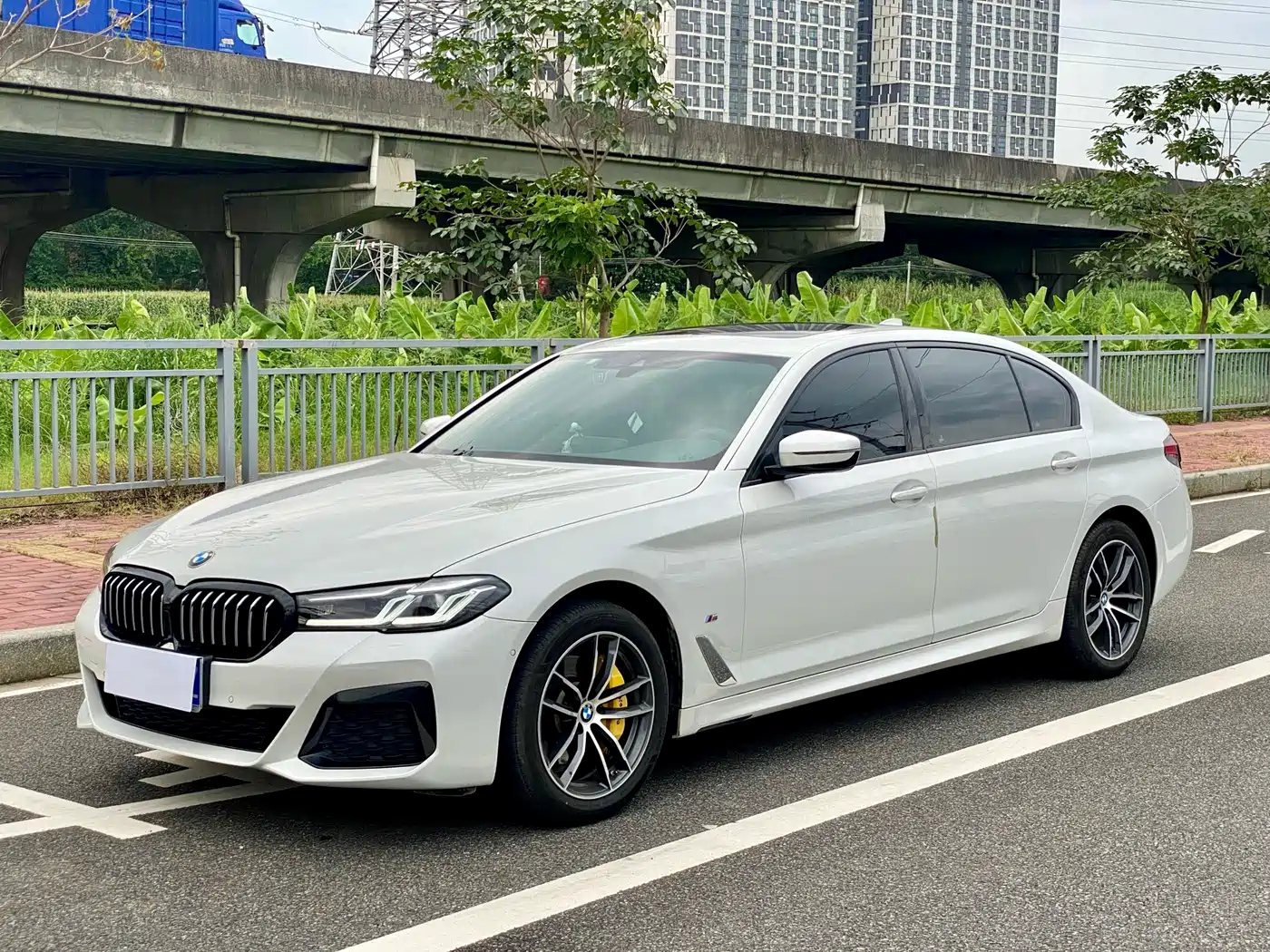 BMW 5 Series 2022 525Li M Sport Package