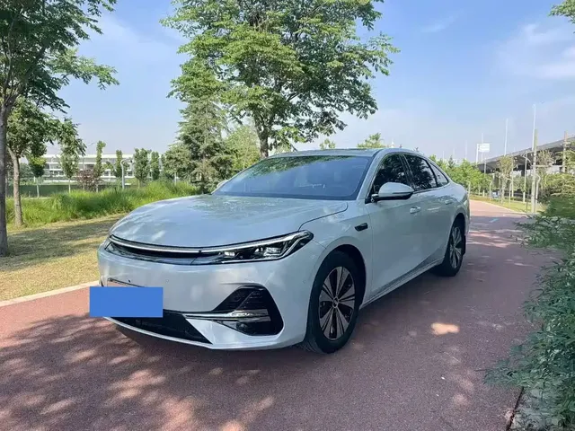 Geely Galaxy A7 2025 EM-i 70km Luxury Edition