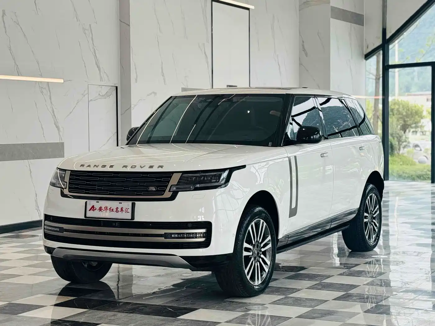 Land Rover Range Rover 2023 3.0 L6 400PS Golden Age Long Wheelbase