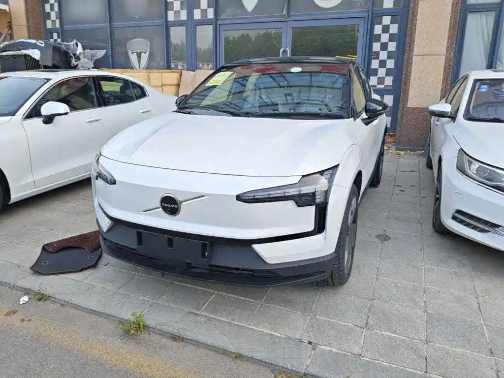 Volvo EX30 2025 RWD Long Range Ultra