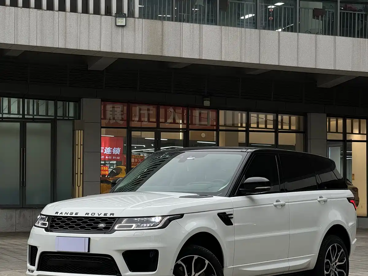 Land Rover Range Rover Sport 2022 3.0 L6 Gloss Black Edition