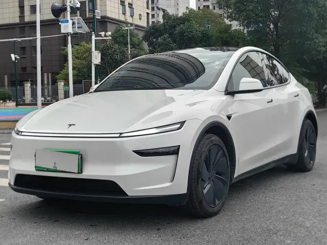 Tesla Model Y 2025 Rear-Wheel Drive