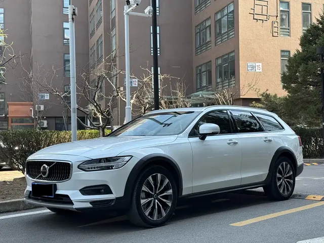 Volvo V90 2021 Model Cross Country B5 AWD Smart Edition