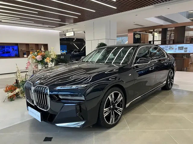 BMW 7 Series 2023 Model 740Li Leading Luxury Package