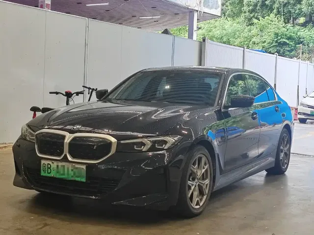 BMW i3 2022 eDrive 35 L