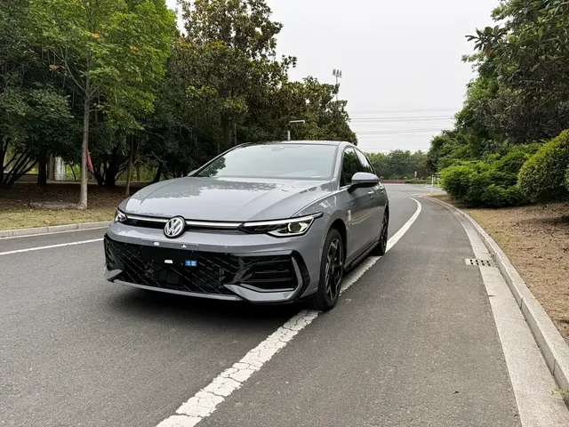 Volkswagen Golf 2025 Second Facelift 300TSI R-Line