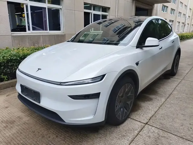 Tesla Model Y L 2025 Facelift Long Range AWD