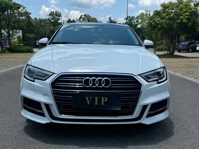 Audi A3 2018 30th Anniversary Limousine 35 TFSI Fashion